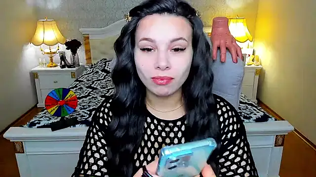 Snapshot of OmniaSher chatting on November 2025 10:25:02 AM OmniaSher online show from November 2025 10:25:02 AM