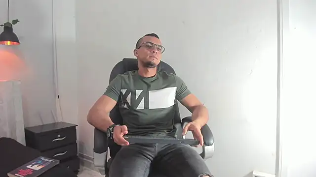 johan miller0 online show from November 2025 12:48:02 PM