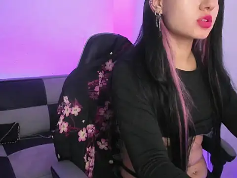 Snapshot of GwenHazel chatting on October 2025 12:06:01 AM GwenHazel online show from October 2025 12:06:01 AM