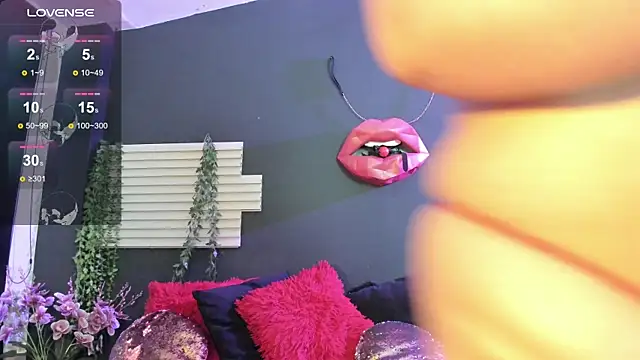 kinky momm online show from June 2026 04:53:02 PM