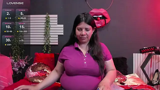 kinky momm online show from June 2026 01:15:02 PM