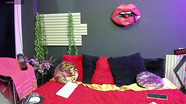 kinky momm online show from June 2026 04:33:01 PM