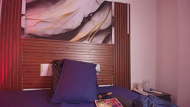 Evelin thompsson online show from October 2025 07:22:01 PM