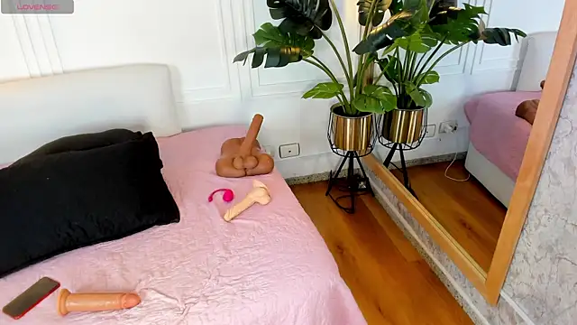 Dafne Hillss online show from April 2026 11:58:02 AM