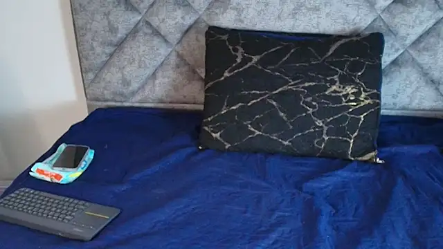 Shantey Laurent online show from October 2025 05:24:02 PM