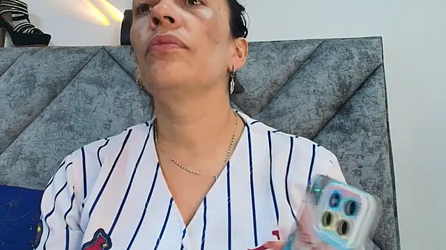 Shantey Laurent online show from November 2025 01:32:02 PM