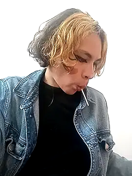 Snapshot of kittymutant99 chatting on October 2025 06:15:01 PM kittymutant99 online show from October 2025 06:15:01 PM