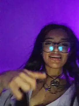 carolinerue online show from May 2026 10:59:01 PM