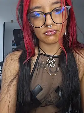 carolinerue online show from June 2026 10:04:01 PM