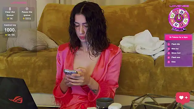 Snapshot of MissScarlettXO chatting on September 2025 07:35:01 PM MissScarlettXO online show from September 2025 07:35:01 PM