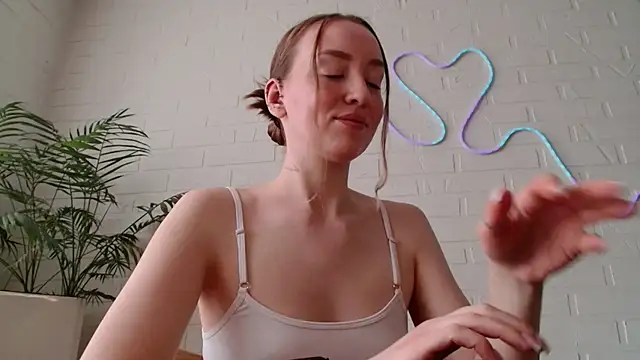 WhitePrincessLuna online show from April 2026 01:42:02 PM