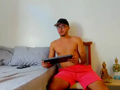 Snapshot of Dusan_greyy chatting on September 2025 07:07:02 PM Dusan greyy online show from September 2025 07:07:02 PM