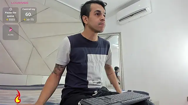 Snapshot of Gio_Lorenz chatting on November 2025 11:51:02 AM Gio Lorenz online show from November 2025 11:51:02 AM