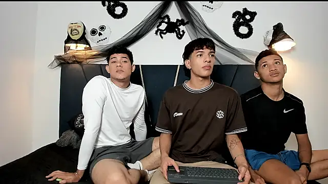 Snapshot of maicol_cum23 chatting on October 2025 04:27:01 AM maicol cum23 online show from October 2025 04:27:01 AM