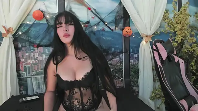 Sarahwalkerr online show from October 2025 02:28:02 PM