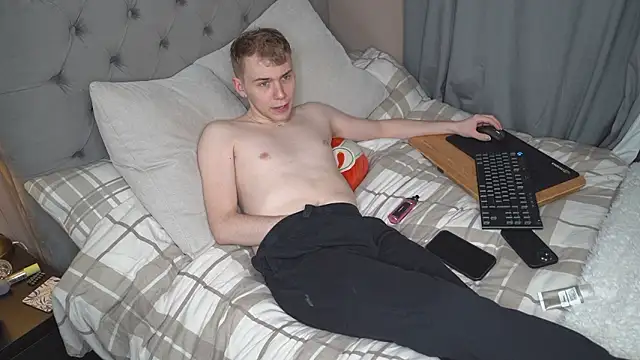 scottishtwink01 online show from March 2026 11:49:02 PM