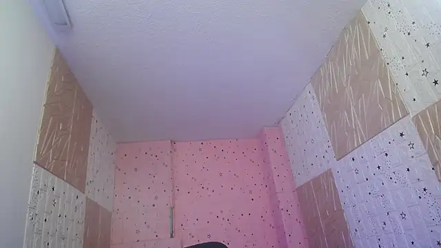 Snapshot of emmydurant chatting on December 2025 08:30:02 AM emmydurant online show from December 2025 08:30:02 AM