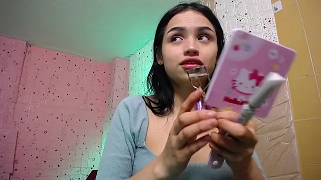 Snapshot of emmydurant chatting on December 2025 08:04:01 PM emmydurant online show from December 2025 08:04:01 PM