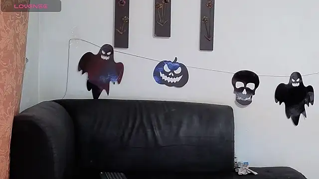 kloe-robert online show from October 2025 03:21:01 PM