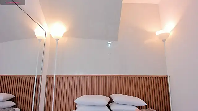 nicol giraldoo online show from January 2026 03:52:02 AM