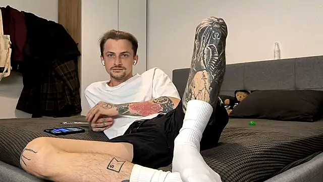 Snapshot of Simon_Feet chatting on September 2025 06:46:02 PM Simon Feet online show from September 2025 06:46:02 PM