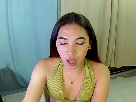 Snapshot of Chen_Lavin chatting on October 2025 01:55:02 PM Chen Lavin online show from October 2025 01:55:02 PM