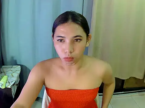 Snapshot of Chen_Lavin chatting on November 2025 05:37:01 PM Chen Lavin online show from November 2025 05:37:01 PM