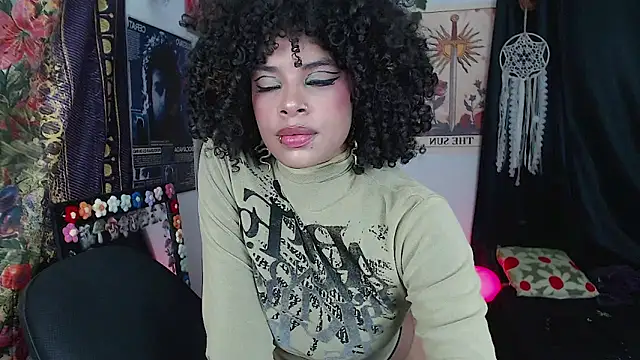 Snapshot of Raven_luv chatting on October 2025 10:17:01 PM Raven luv online show from October 2025 10:17:01 PM