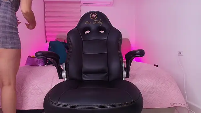 Snapshot of abbyrouss_ chatting on November 2025 03:38:02 AM abbyrouss online show from November 2025 03:38:02 AM