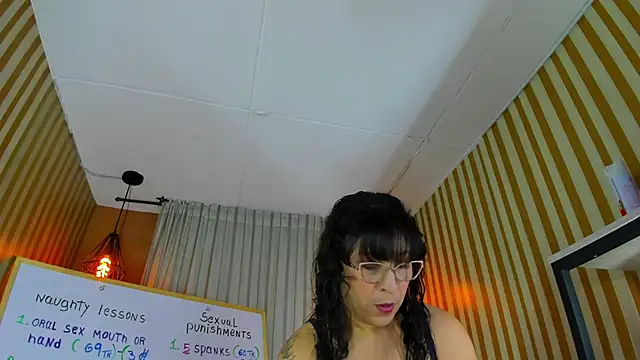 Snapshot of Jenni_Zeller chatting on October 2025 12:00:02 PM Jenni Zeller online show from October 2025 12:00:02 PM