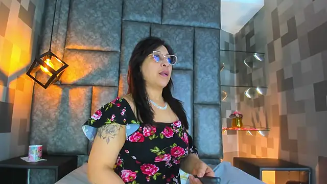 Snapshot of Jenni_Zeller chatting on October 2025 11:39:01 PM Jenni Zeller online show from October 2025 11:39:01 PM