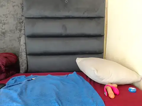 Snapshot of Didienana chatting on September 2025 08:10:02 PM Didienana online show from September 2025 08:10:02 PM