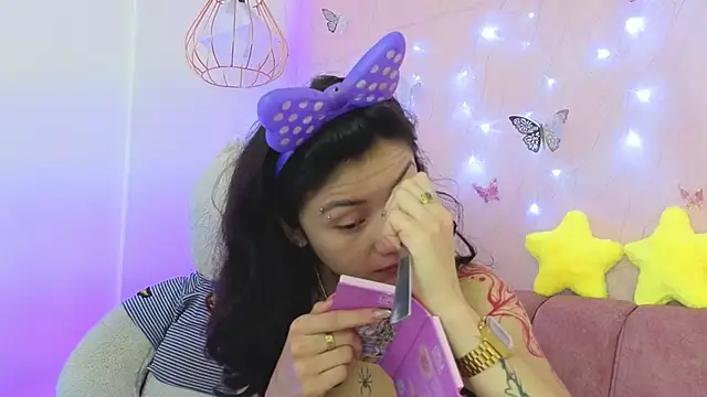 april bennett online show from December 2025 01:09:01 PM