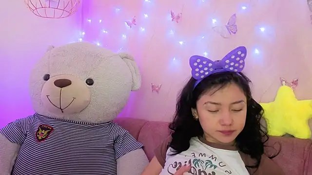 april bennett online show from December 2025 12:34:02 PM