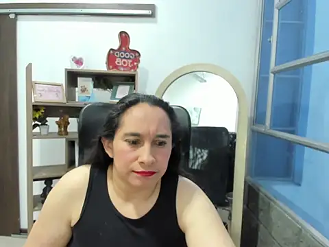 LeilaSmith  online show from October 2025 12:03:02 PM