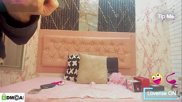 Caroline daring online show from January 2026 01:38:02 PM