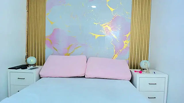 Snapshot of AlishaDixon chatting on September 2025 12:29:01 PM AlishaDixon online show from September 2025 12:29:01 PM