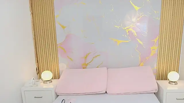 Snapshot of AlishaDixon chatting on October 2025 11:50:02 AM AlishaDixon online show from October 2025 11:50:02 AM