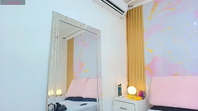 Snapshot of AlishaDixon chatting on November 2025 11:53:01 AM AlishaDixon online show from November 2025 11:53:01 AM