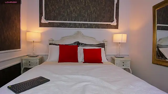 Snapshot of SharonBonet chatting on October 2025 11:33:02 AM SharonBonet online show from October 2025 11:33:02 AM