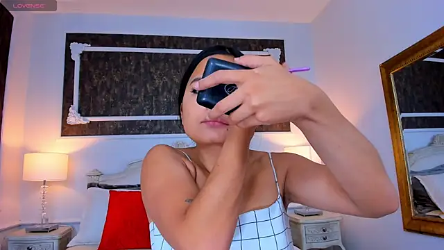 Snapshot of SharonBonet chatting on October 2025 11:22:01 AM SharonBonet online show from October 2025 11:22:01 AM