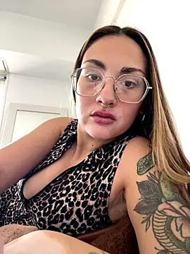 Snapshot of EmiilyCa chatting on September 2025 07:47:02 PM EmiilyCa online show from September 2025 07:47:02 PM