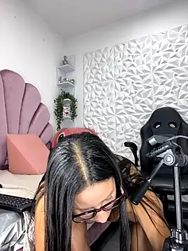 Snapshot of carlalee_e chatting on October 2025 07:35:02 PM carlalee e online show from October 2025 07:35:02 PM