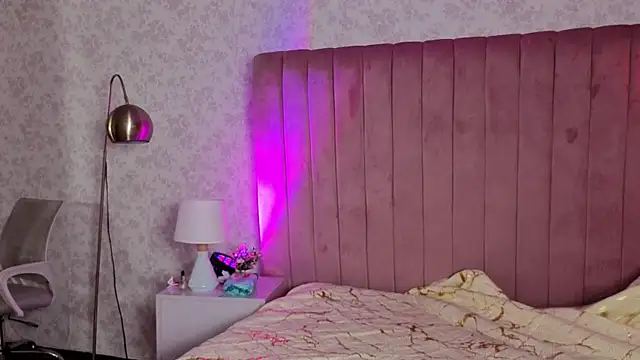 Snapshot of RobinBennett chatting on September 2025 01:04:01 PM RobinBennett online show from September 2025 01:04:01 PM