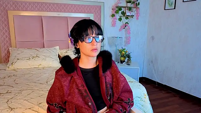 Snapshot of RobinBennett chatting on October 2025 04:49:02 PM RobinBennett online show from October 2025 04:49:02 PM