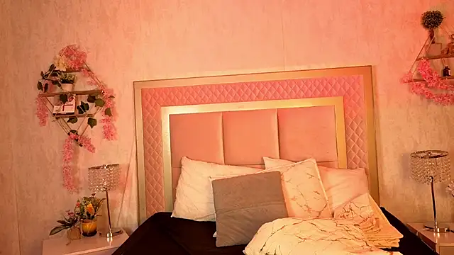 Snapshot of RobinBennett chatting on October 2025 12:06:01 PM RobinBennett online show from October 2025 12:06:01 PM