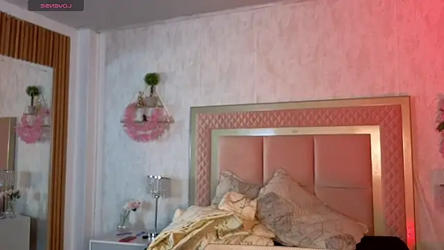 Snapshot of RobinBennett chatting on October 2025 12:27:02 PM RobinBennett online show from October 2025 12:27:02 PM