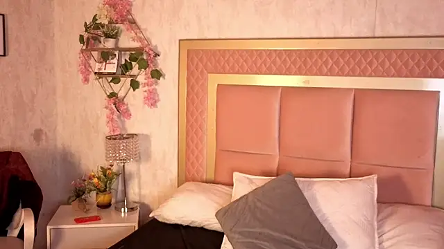 Snapshot of RobinBennett chatting on October 2025 11:55:01 AM RobinBennett online show from October 2025 11:55:01 AM