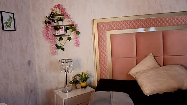 Snapshot of RobinBennett chatting on December 2025 12:11:02 PM RobinBennett online show from December 2025 12:11:02 PM