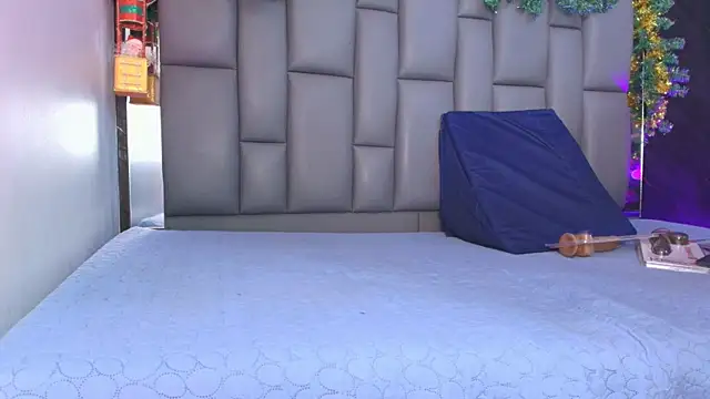 kissme luna online show from December 2025 07:01:02 PM